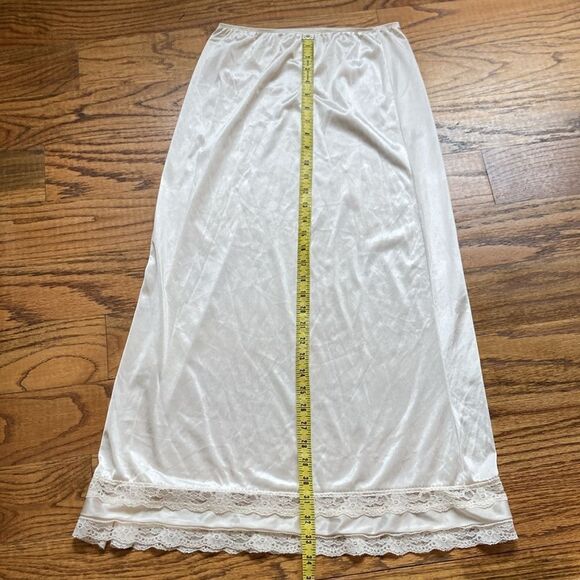 Vintage Movie Star Ivory Lace Maxi Half Slip Size Small USA 🇺🇸 Made - Picture 12 of 13